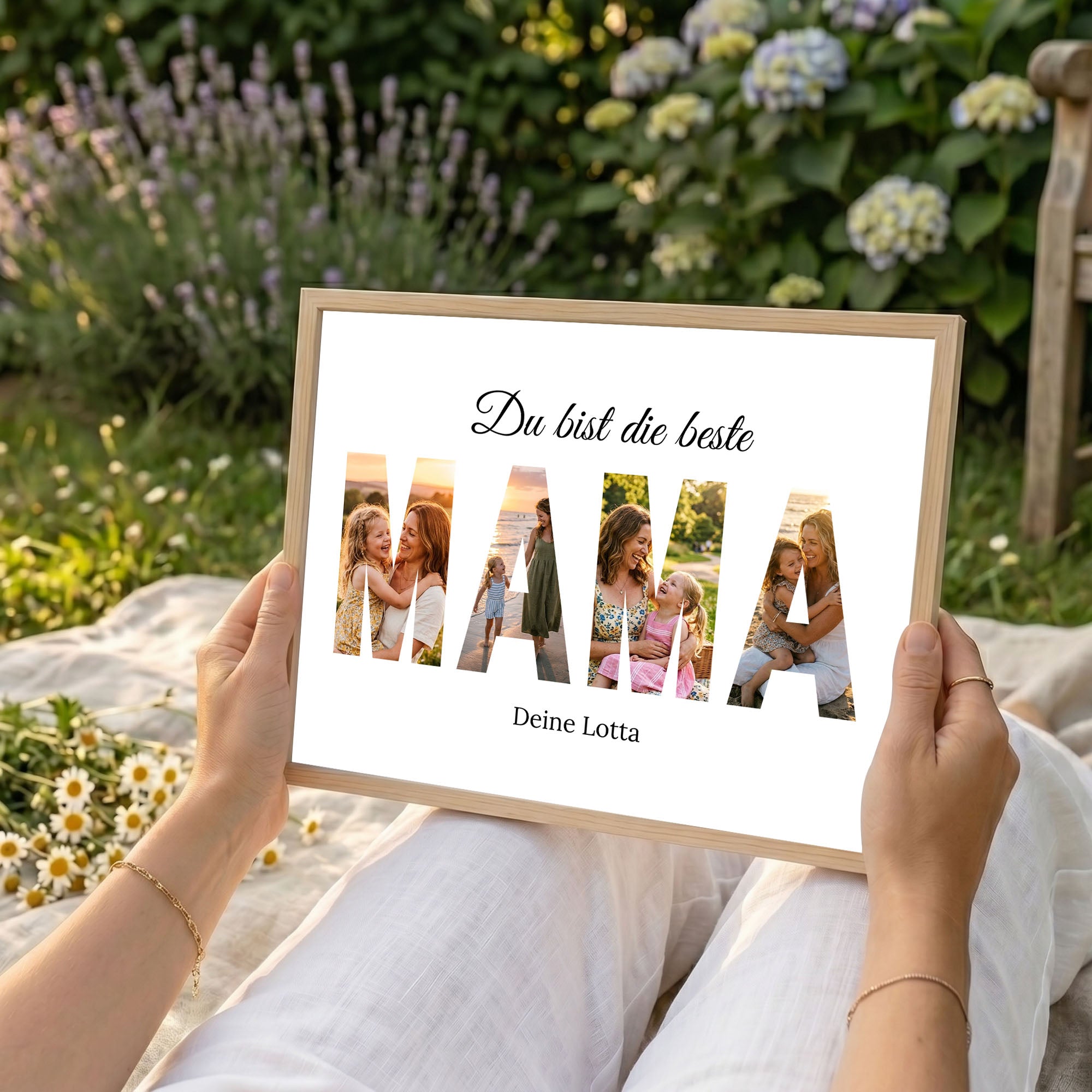 Poster "Mama Buchstaben Collage" mit Rahmen und gratis Schlüsselanhänger